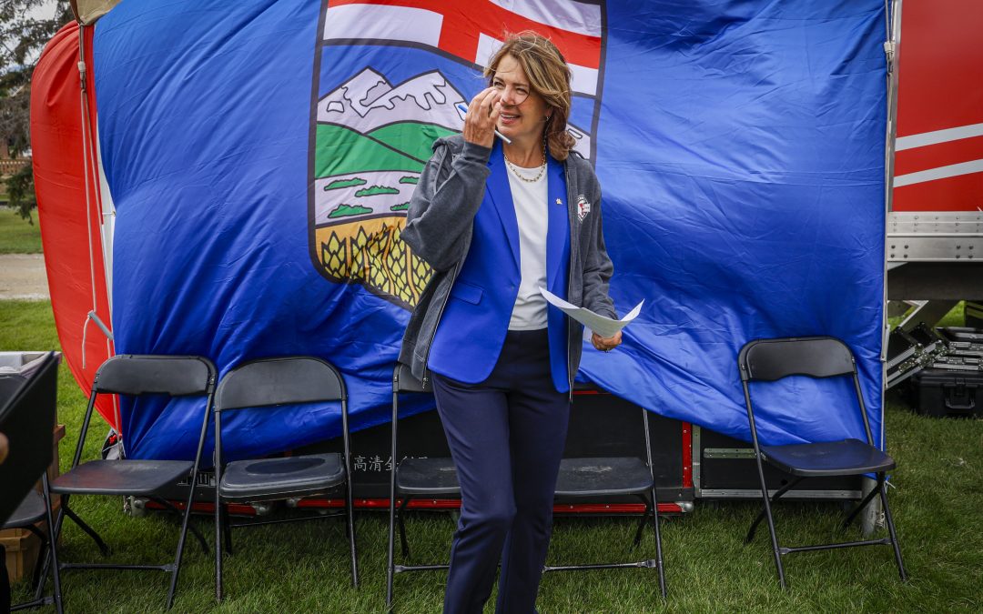‘Why walk away?’: Emotional Danielle Smith speaks against separation at online forum